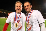 FC Metz - HAC, le trophée et la fête  : Le duo d\'adjoints Christophe Marichez et José Jeunechamps, réuni médaille au cou