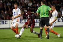Metz - Laval, 6e journée de Ligue 2  : Mahamane Traore échappe à l\'emprise de Lebouc et Levrat