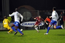 FC Metz - Amiens SC, 15e journée de Ligue 2  : La tentative de Mathieu Duhamel a été détournée par Landry Bonnefoi.