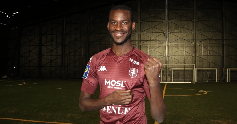 Boubakar Kouyate S Engage Avec Les Grenats Football Club De Metz Infos Fc Metz Entrainements Fc Metz Videos Fc Metz